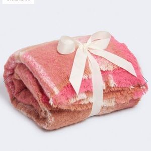 Aeropostale Chile Plaid Blanket, PINK one size